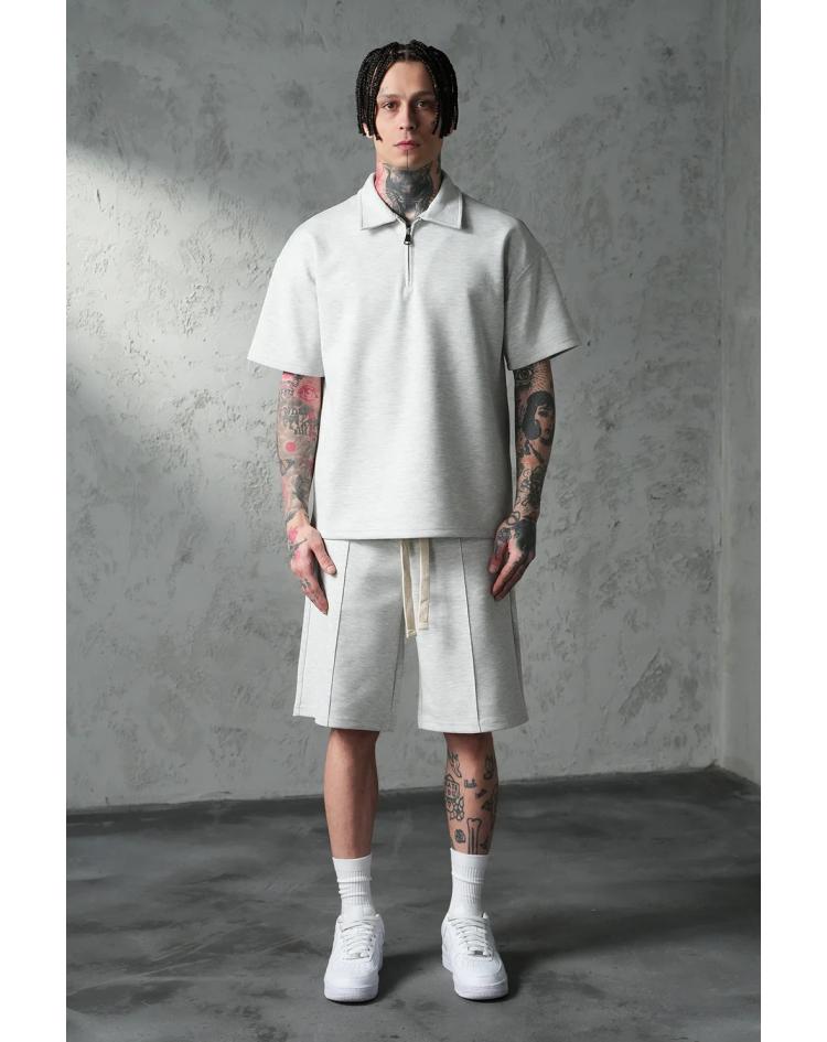 Ensemble T-shirt polo et short gris clair