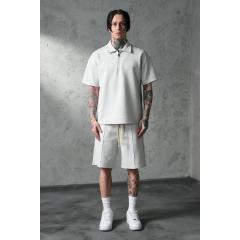 Ensemble T-shirt polo et short gris clair