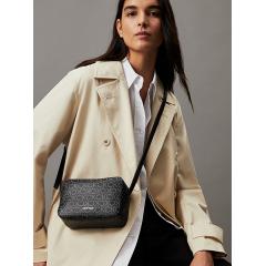 Clavin klein Sac en Boudoulière logo aop